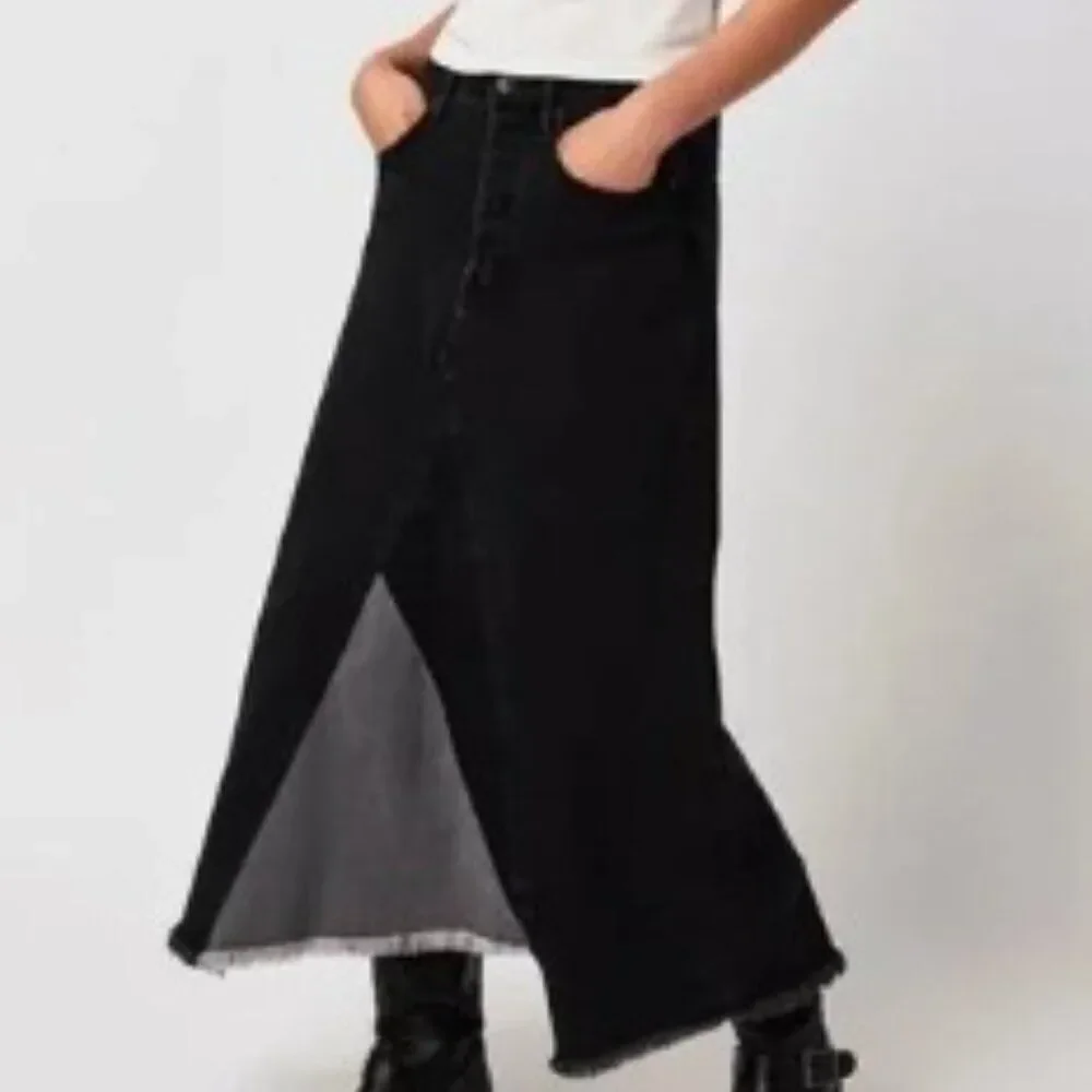 Free People Driftwood Katie Midi Maxi Skirt Denim Black Gray Frayed in Size 28